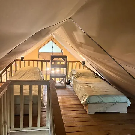 Luxury tent Glampingtent De Saskerlei, De Woudhaven