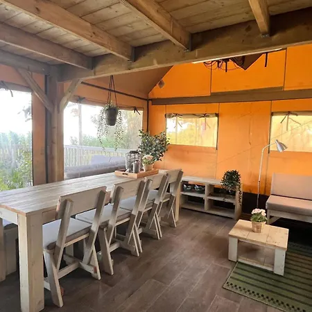 Luxury tent Glampingtent De Saskerlei, De Woudhaven De Woude